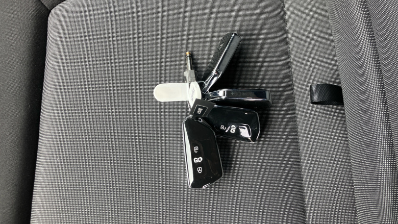 Volkswagen Crafter Cr35 Mwb Diesel 4Motion 2.0 TDI 177PS Commerce Plus Low Roof Van Auto